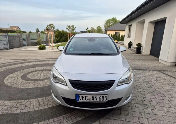 Opel Astra cena 22900 przebieg: 218040, rok produkcji 2010 z Czarne małe 562